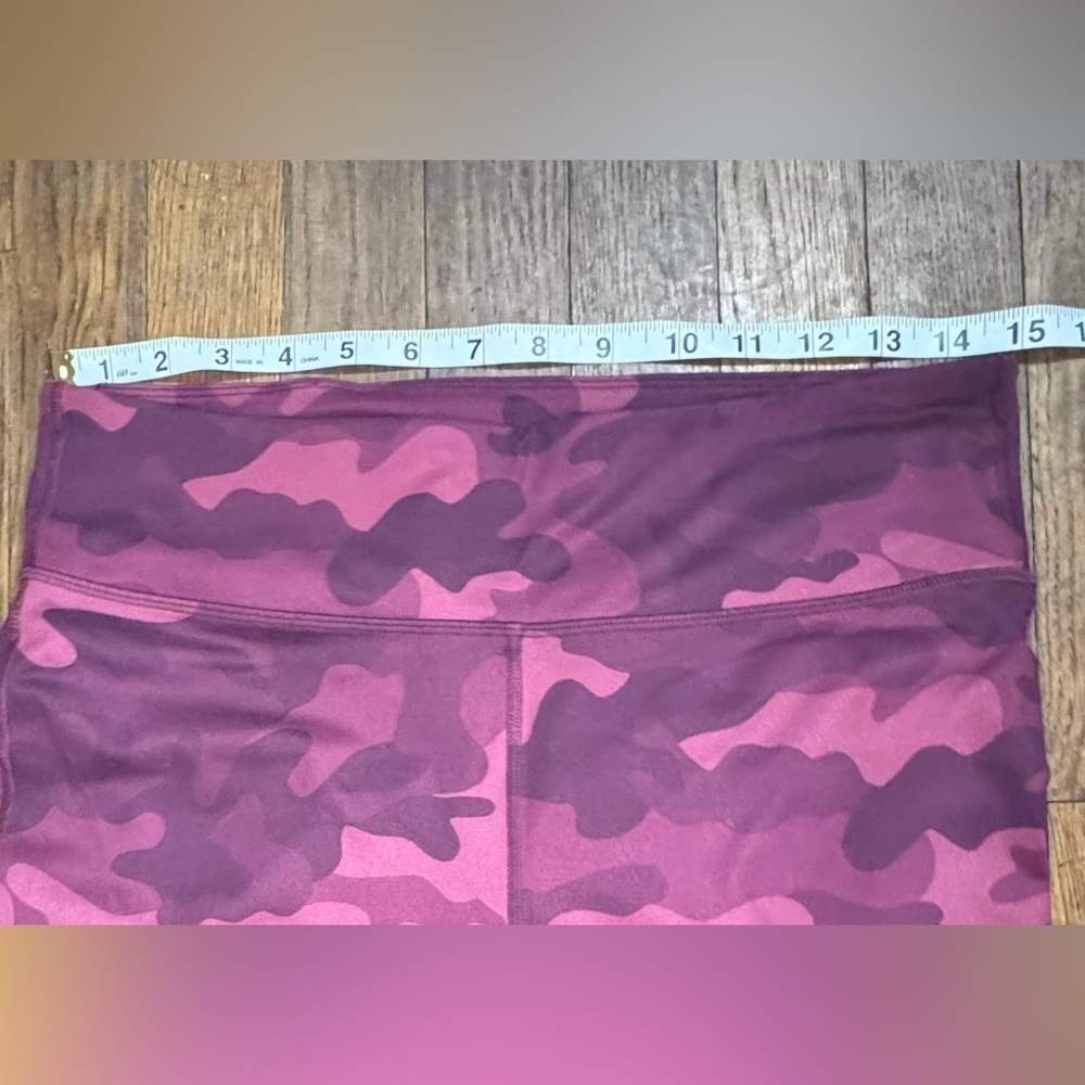 Gap fit cropped pants red camo - Picture 7 of 7